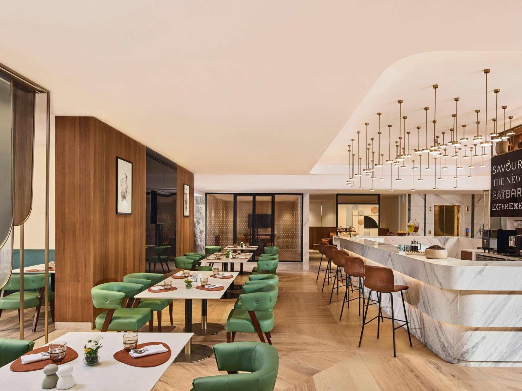 Novotel Mumbai International Airport Экстерьер фото The Lounge at London Heathrow Airport