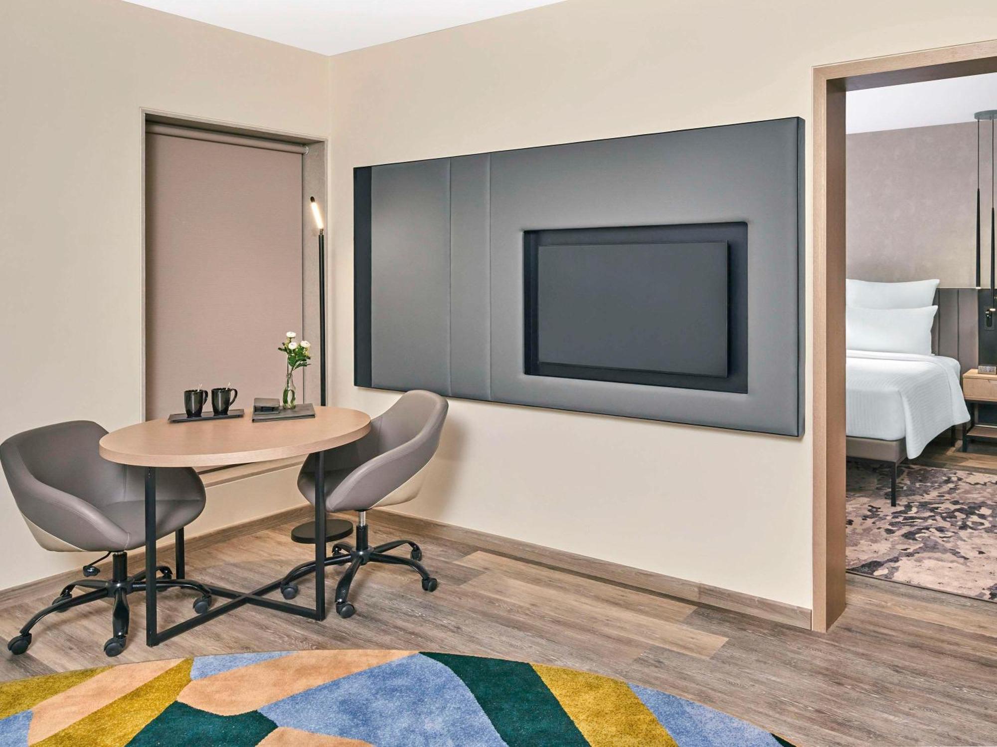 Novotel Mumbai International Airport Экстерьер фото A room at the hotel