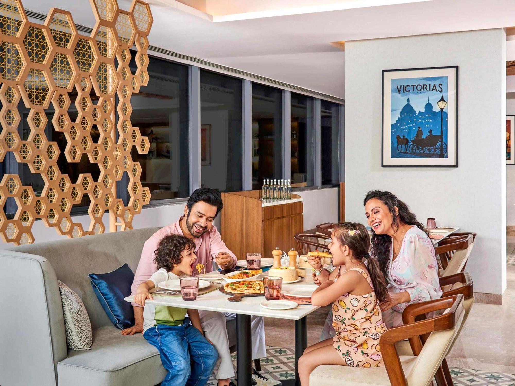 Novotel Mumbai International Airport Экстерьер фото Family dining at the hotel